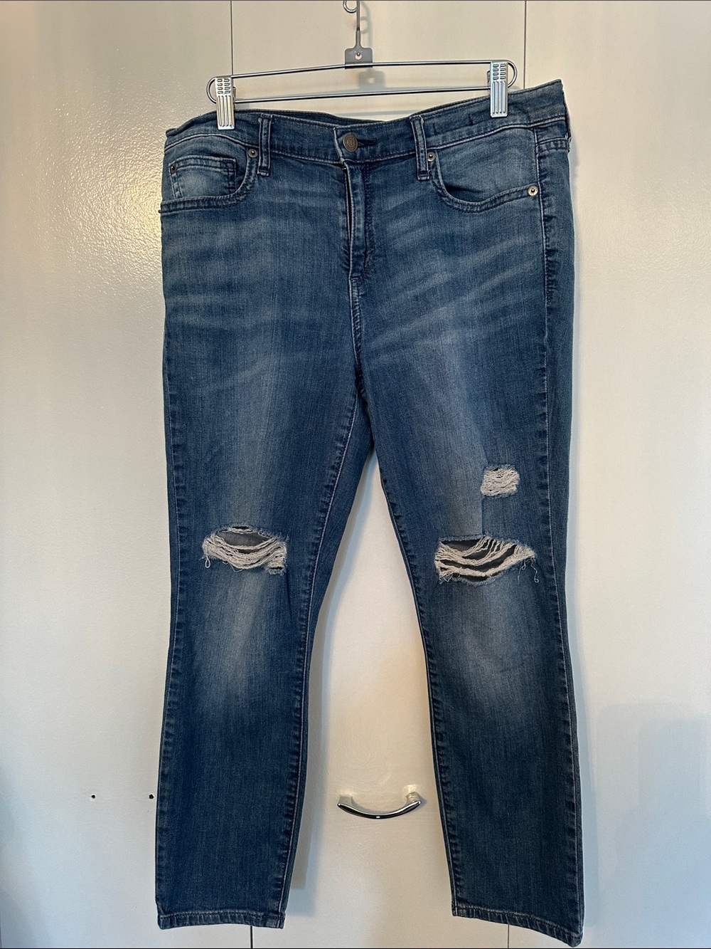 Distressed Indigo GAP Women's Jeans - Classic Mid Rise Skinny